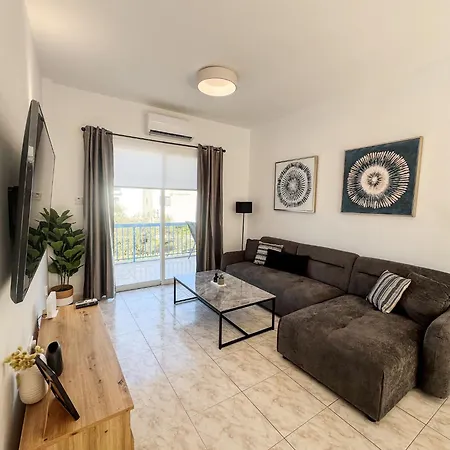 Lavi's Haven 2b, Paphos, Pool Paphos