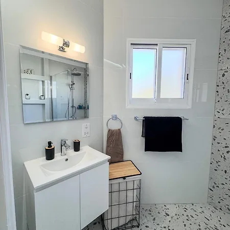 Lavi's Haven 2b, Paphos, Pool Paphos