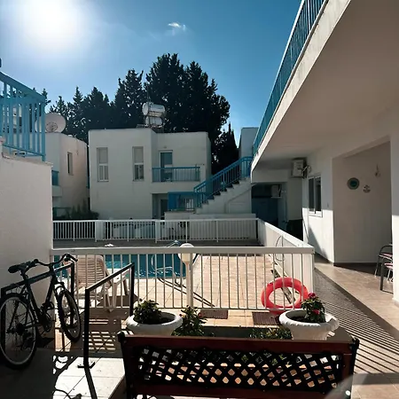 Lavi's Haven 2b, Paphos, Pool شقة *