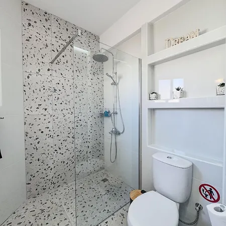 Lavi's Haven 2b, Paphos, Pool