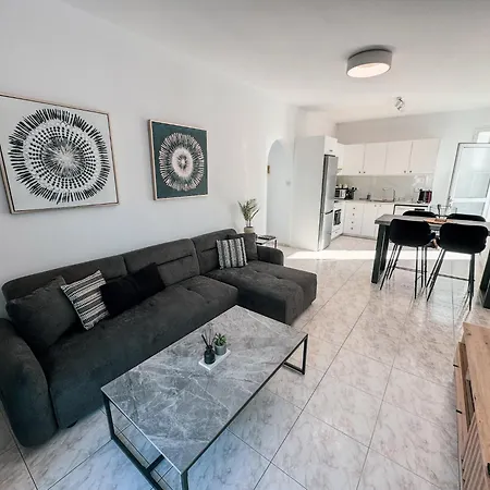 Lavi's Haven 2b, Paphos, Pool شقة *