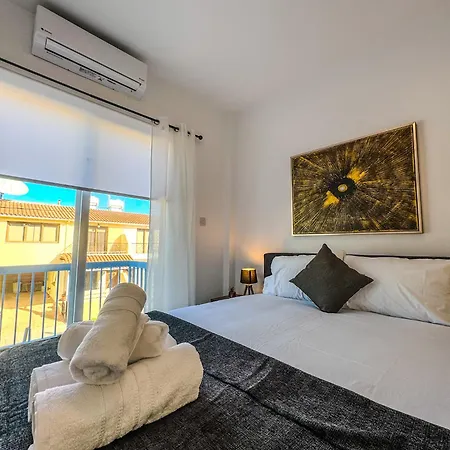 Lavi's Haven 2b, Paphos, Pool