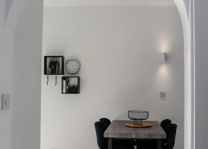 Lavi's Haven 2b, Paphos, Pool Appartement