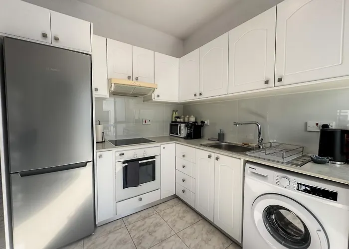 Lavi's Haven 2b, Paphos, Pool